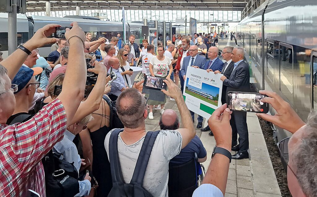 Präsentation des neuen Akkzugs im Chemnitzer Hauptbahnhof.