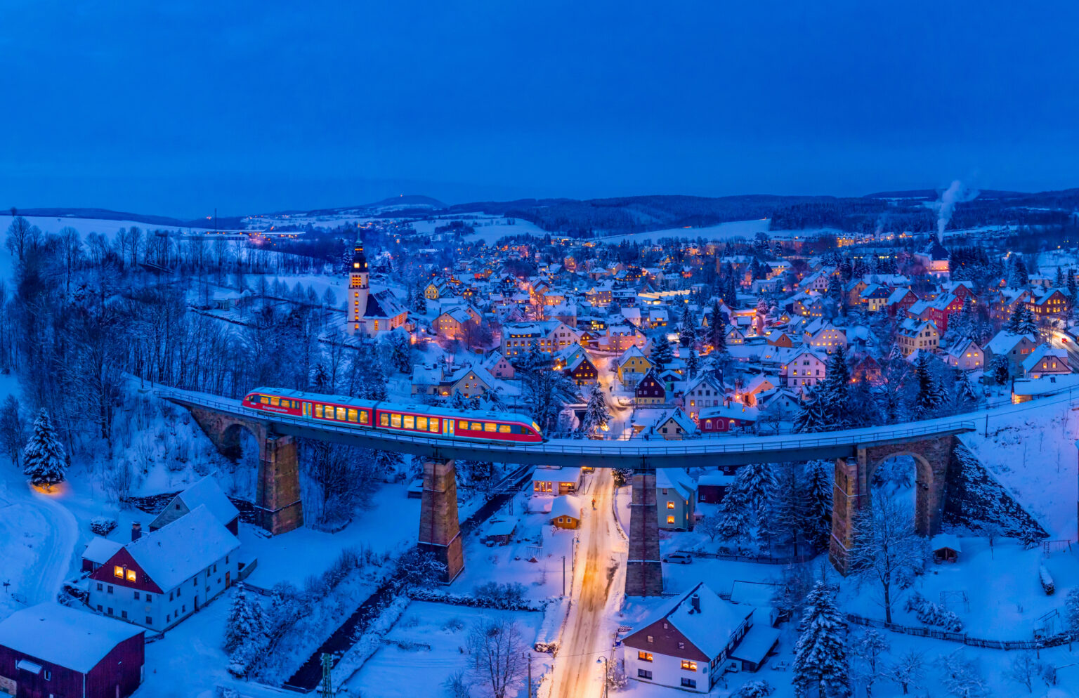 Erzgebirgsbahn auf Viadukt in Cranzahl.