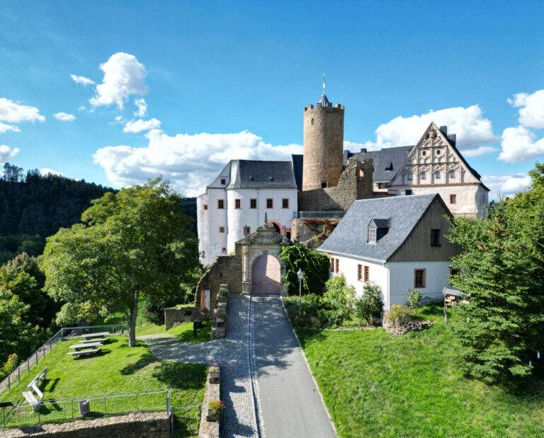 Drohnenaufnahme Burg Scharfenstein im Sommer