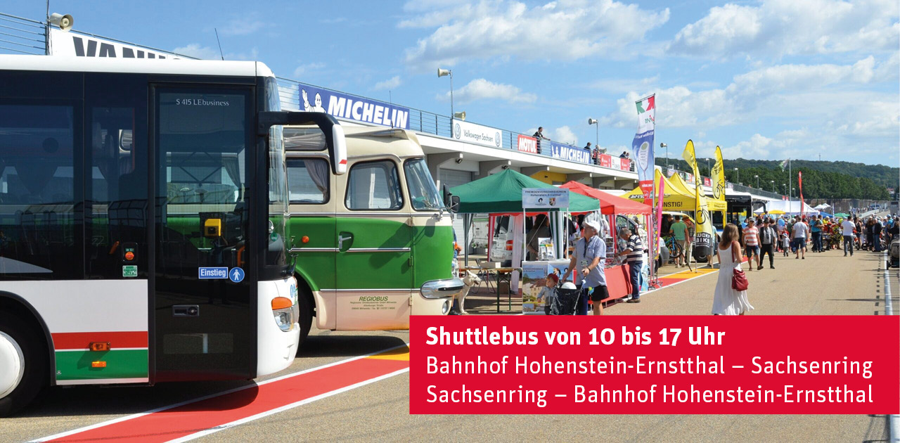 Fahrzeuge und Festmeile stehen entlang des Sachsenrings