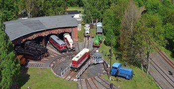 Eisenbahnmuseum Schwarzenberg Fahrzeuge des Eisenbahnmuseums Schwarzenberg aus der Vogelperspektive