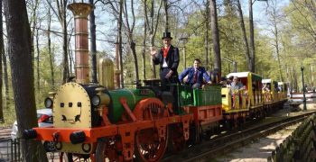 Parkeisenbahn Chemnitz Adler Foto Goerlitz Görlitzer Lokomotive „Adler“ als Parkeisenbahn mit Fahrgästen